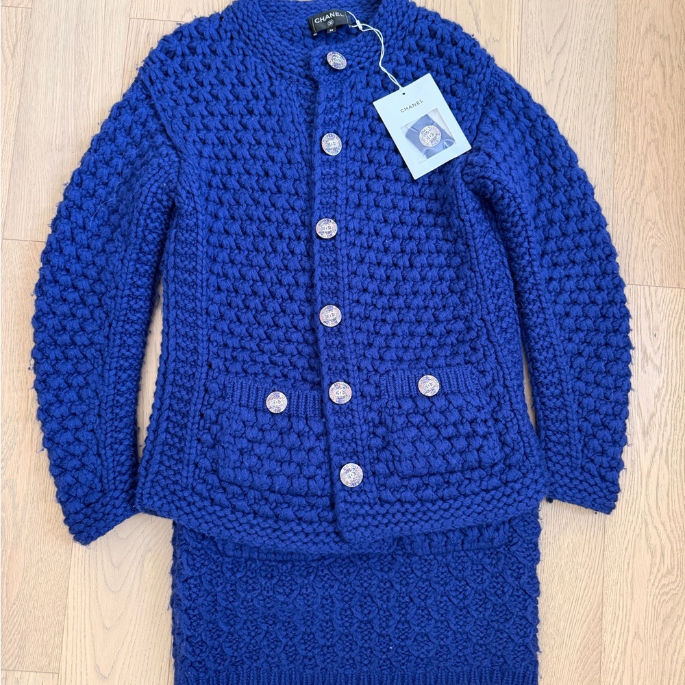 CHANEL Deep Blue Textured Knit Sweater and Skirt Size 36 - Small